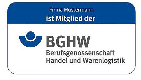 Musterstignet RGB Grafik mit dem Schriftzug „Firma Mustermann ist Mitglied der BGHW“. Darunter das Logo der Berufsgenossenschaft Handel und Warenlogistik (BGHW) mit blauem Symbol und der Bezeichnung „BGHW Berufsgenossenschaft Handel und Warenlogistik“ auf weißem Hintergrund. Der obere Bereich der Grafik ist blau (RGB) hinterlegt.