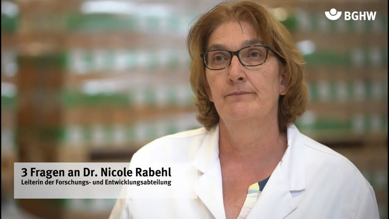 Dr. Nicole Rabehl, Leiterin der Forschungs- und Entwicklungsabteilung bei Vitakraft, beantwortet drei Fragen zur Nachhaltigkeitsstrategie des Unternehmens. Dr. Nicole Rabehl, Leiterin der Forschungs- und Entwicklungsabteilung bei Vitakraft, beantwortet drei Fragen zur Nachhaltigkeitsstrategie des Unternehmens.