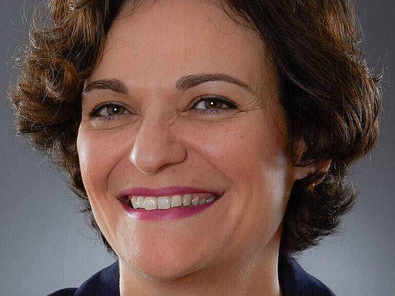 Porträt Esin Taskan, Leiterin Sachgebiet Psyche und Gesundheit in der Arbeitswelt bei der DGUV