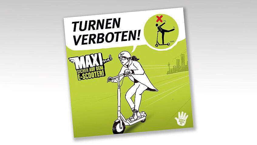 Eine E-Scooterfahrerin fährt rasant die Straße entlang, dazu der Tipp: Turnen verboten!