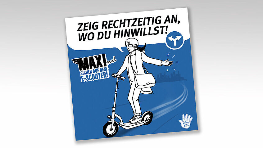 Eine E-Scooterfahrerin zeigt einen Richtungswechsel per Handzeichen an, dazu der Tipp: Zeig rechtzeitig an, wo Du hinwillst!