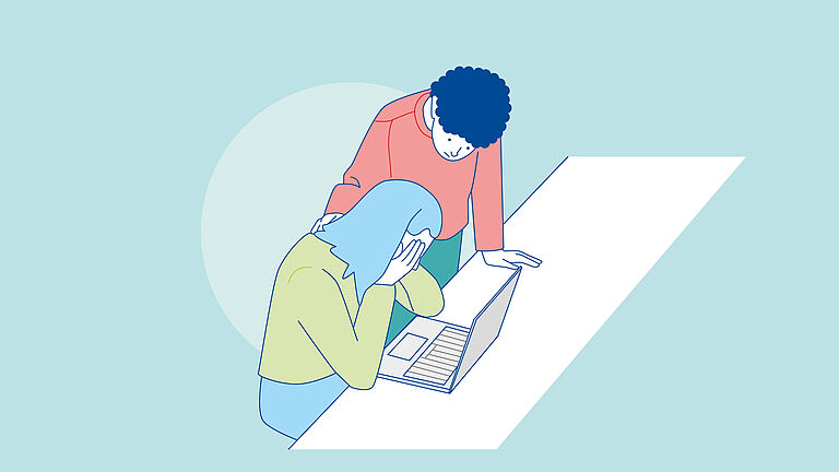 Illustration einer Frau, die an einem Tisch sitzt, das Gesicht hinter den Händen verbirgt. Eine Person steht neben ihr und legt tröstend einen Arm auf ihre Schulter.