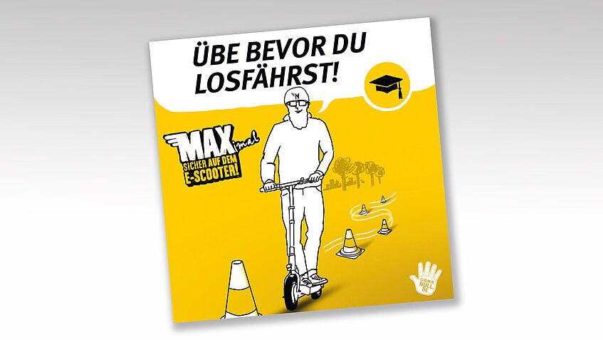 Ein E-Scooterfahrer fährt um Hütchen herum, dazu der Tipp: Übe, bevor Du losfährst!