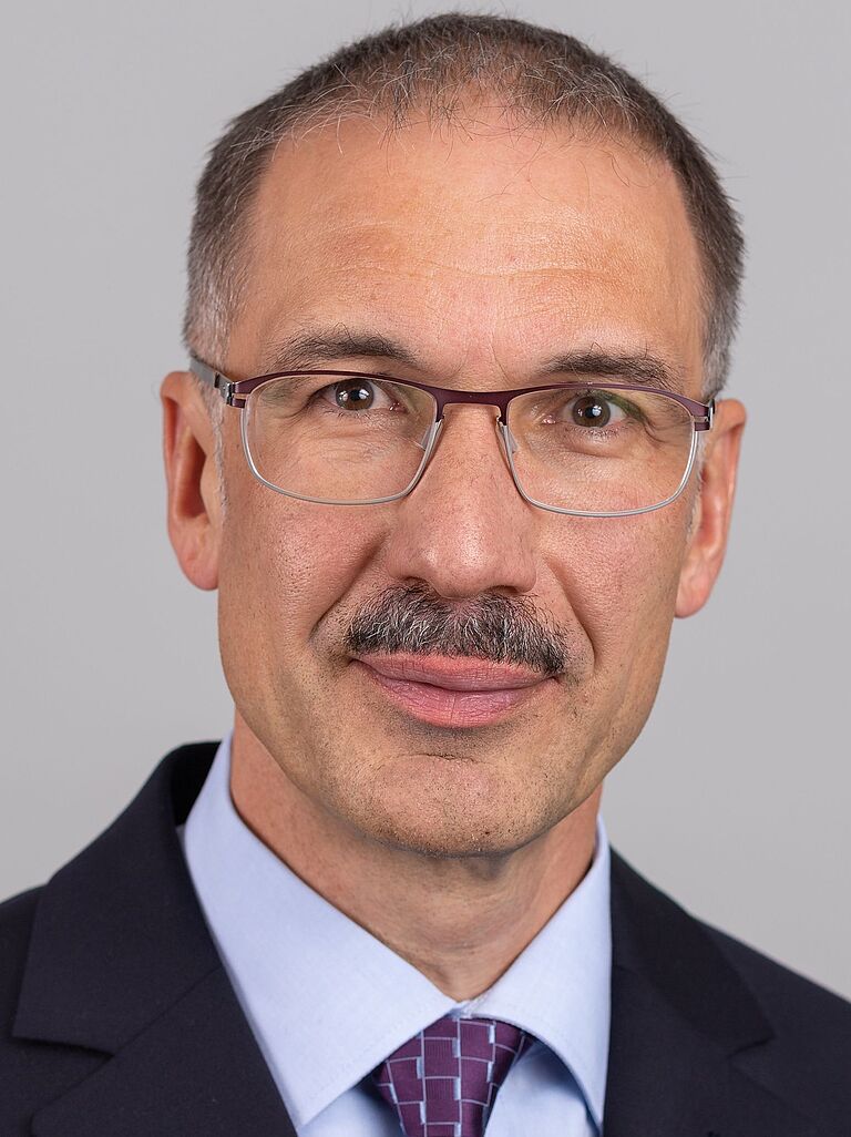 Portraitfoto von Dr. Hans-Peter Kany, Leiter des Fachbereichs Handel und Logistik