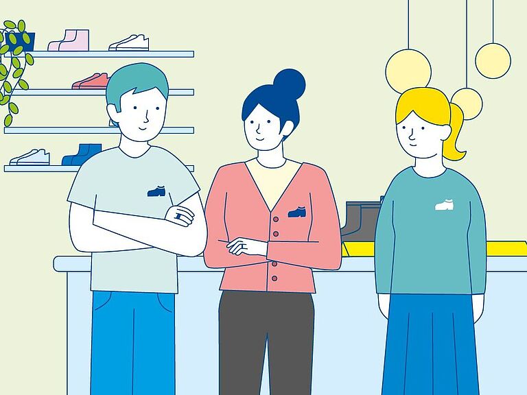 Der Unternehmer eines Schuhgeschäftes (Einzelhandel) steht mit seiner Partnerin vor einem Verkaufstresen. Rechts von beiden befindet sich eine Mitarbeiterin.