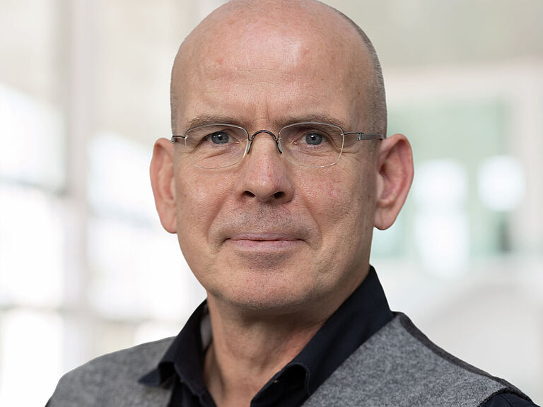 Portraitfoto von Dr. Hans-Peter Fröhlich, BGHW