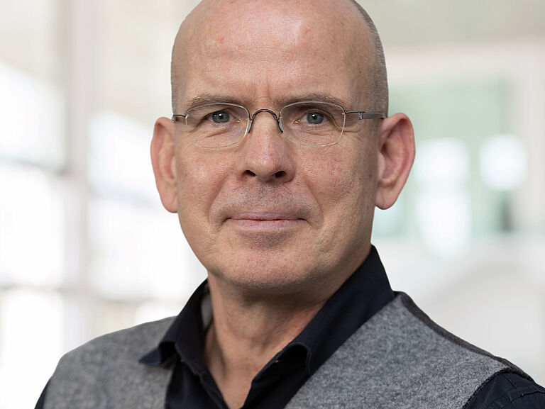 Portraitfoto von Dr. Hans-Peter Fröhlich, BGHW