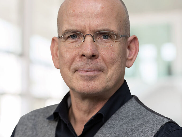 Portraitfoto von Dr. Hans-Peter Fröhlich, BGHW