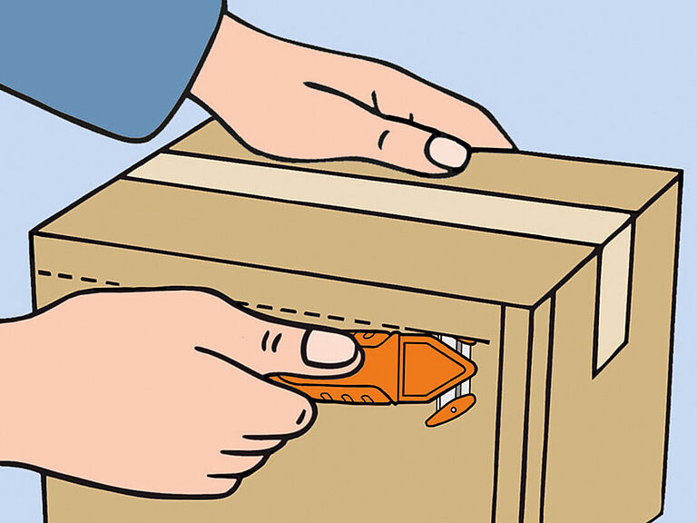 Ein Karton wird mit einem Sicherheitsmesser mit verdeckt liegender Klinge aufgeschnitten.