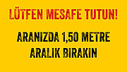 Corona Abstandsschild auf gelben Untergrund in türkischer Sprache